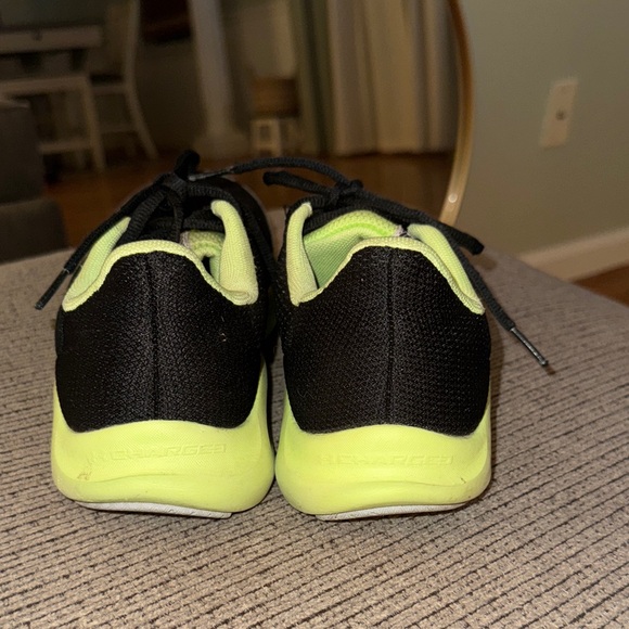 Under Armour BoysSneakers - Picture 6 of 9